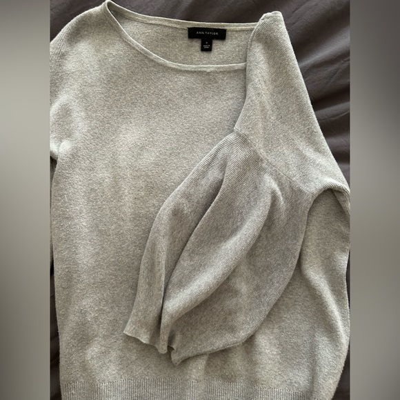 Ann Taylor gray sweater with puffy sleeves - Picture 4 of 4